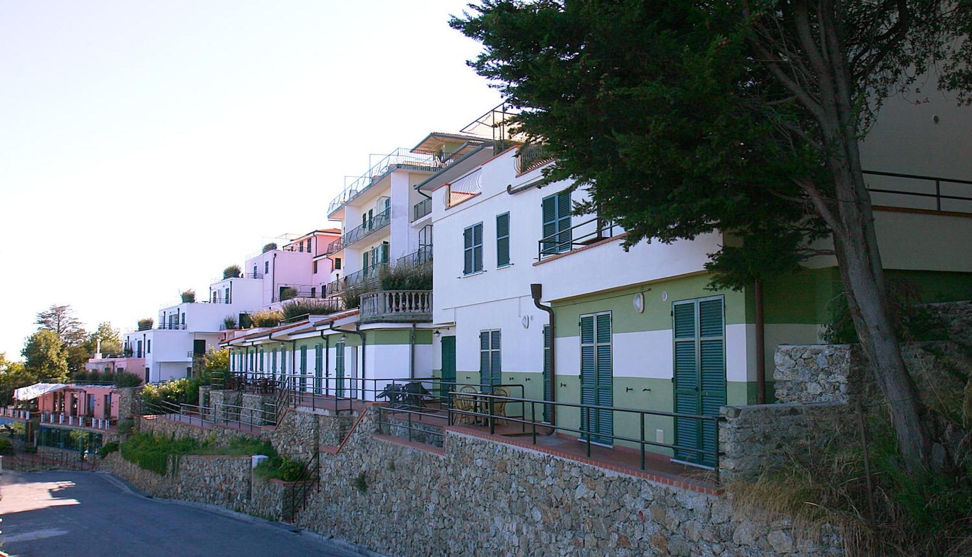Residence Borgo San Sebastiano Bergeggi Exteriör bild