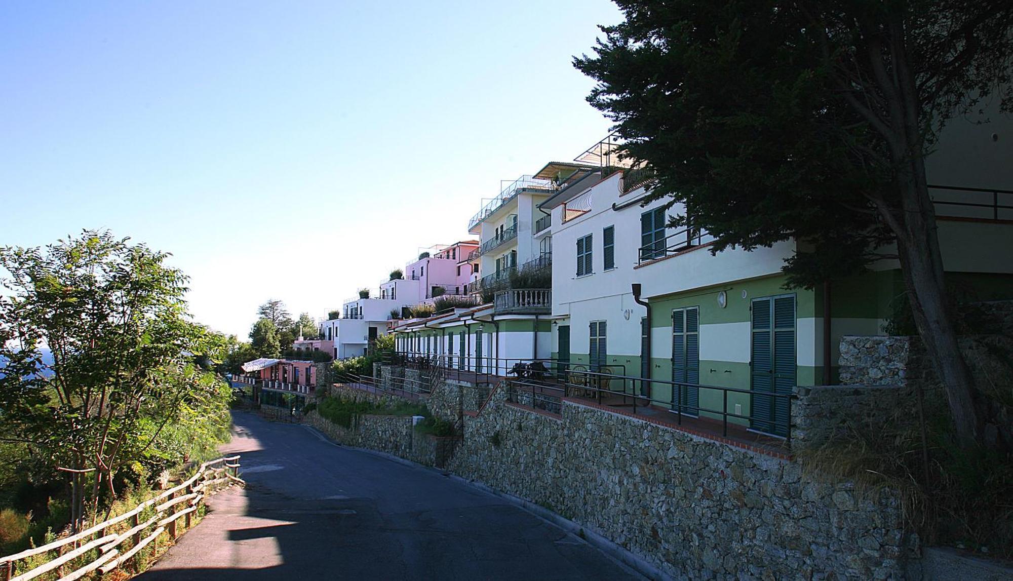 Residence Borgo San Sebastiano Bergeggi Exteriör bild